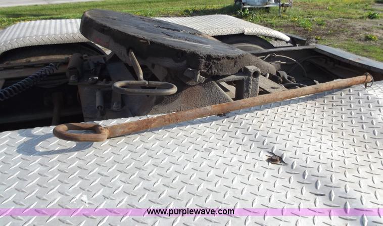 image for item D3850 1999 Sterling A9500 semi truck