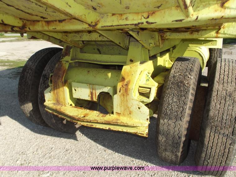 image for item D3851 1969 Euclid haul truck