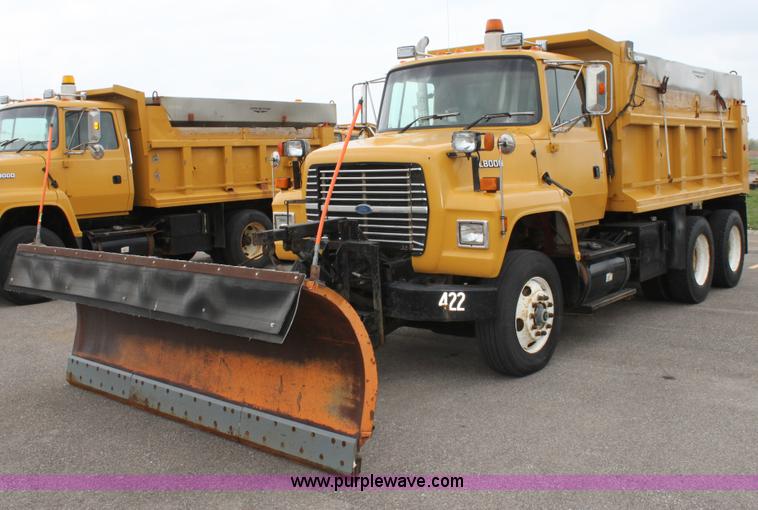 image for item D7632 1995 Ford LNT8000 tandem axle dump truck