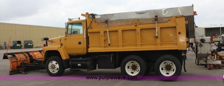 image for item D7632 1995 Ford LNT8000 tandem axle dump truck