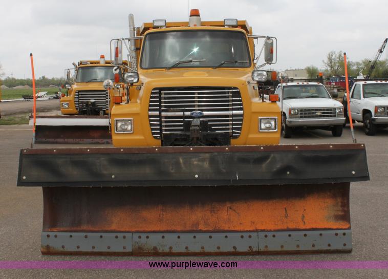 image for item D7632 1995 Ford LNT8000 tandem axle dump truck