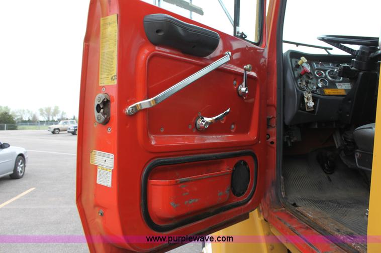 image for item D7632 1995 Ford LNT8000 tandem axle dump truck