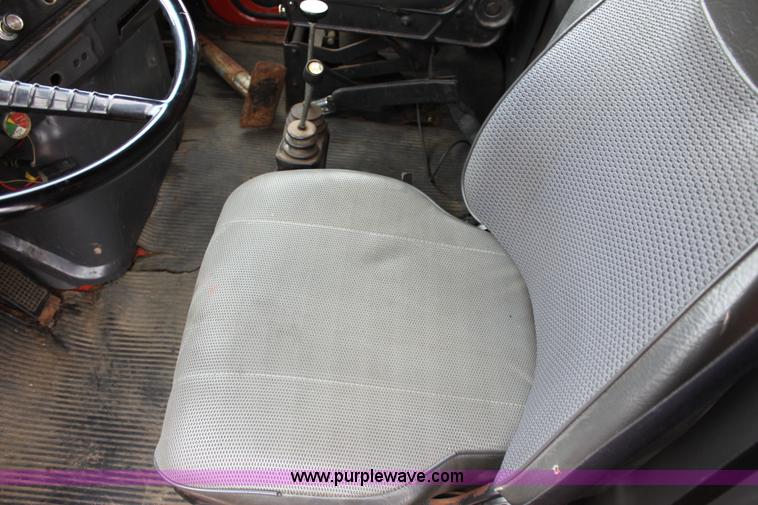 image for item D7632 1995 Ford LNT8000 tandem axle dump truck