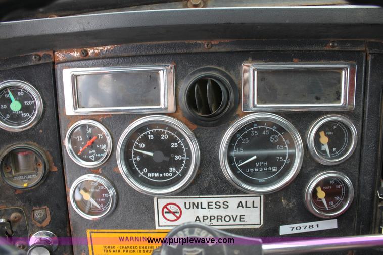 image for item D7632 1995 Ford LNT8000 tandem axle dump truck