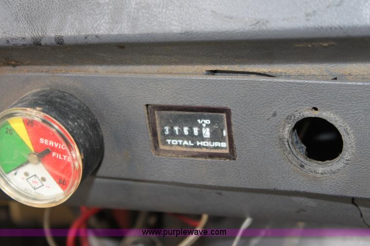 image for item D7632 1995 Ford LNT8000 tandem axle dump truck