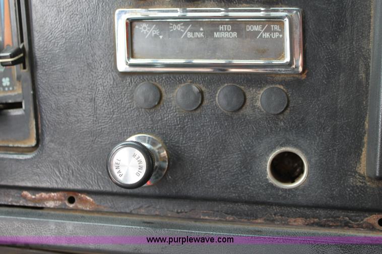 image for item D7632 1995 Ford LNT8000 tandem axle dump truck