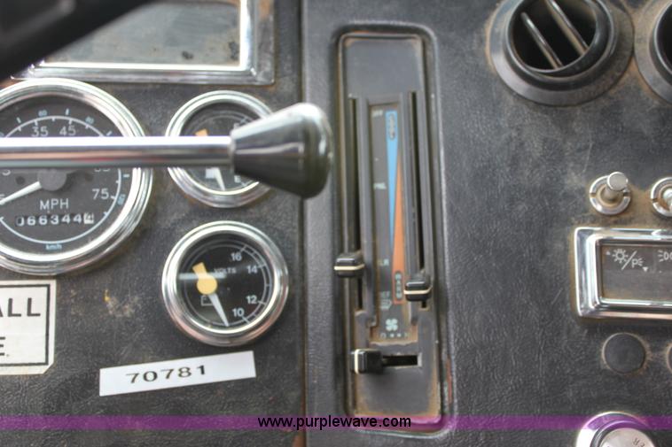 image for item D7632 1995 Ford LNT8000 tandem axle dump truck