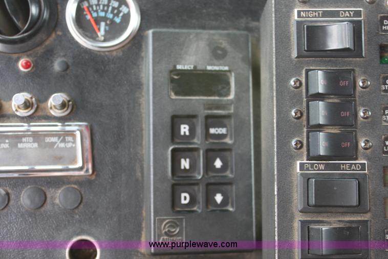 image for item D7632 1995 Ford LNT8000 tandem axle dump truck