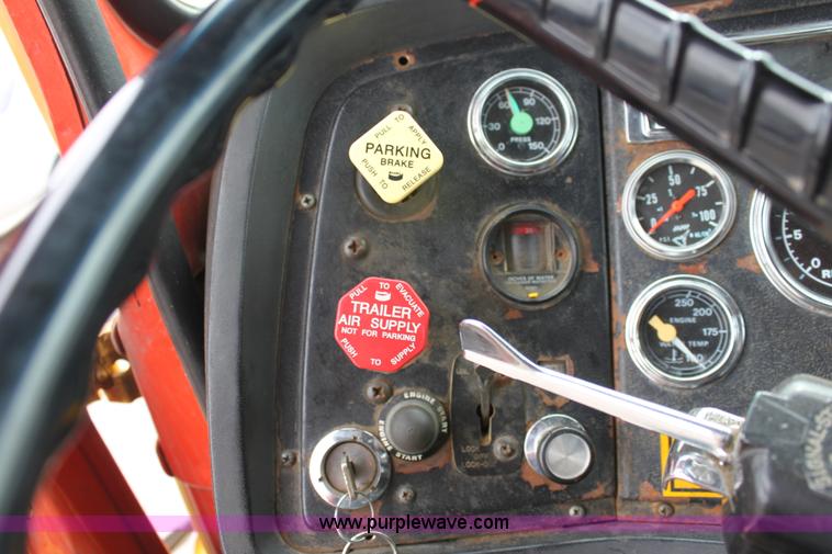 image for item D7632 1995 Ford LNT8000 tandem axle dump truck