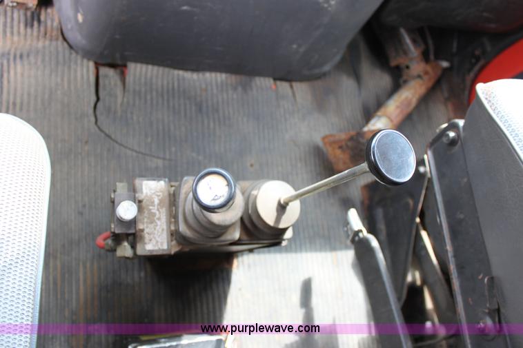 image for item D7632 1995 Ford LNT8000 tandem axle dump truck