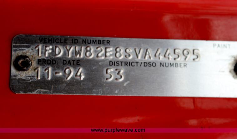 image for item D7632 1995 Ford LNT8000 tandem axle dump truck