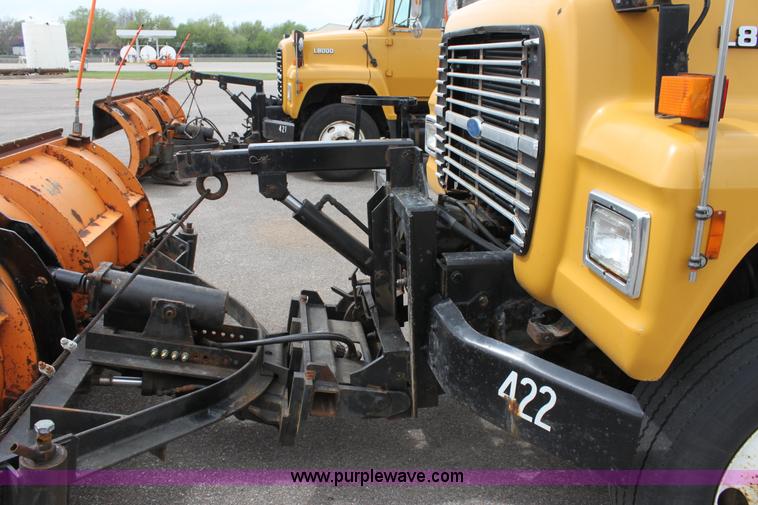 image for item D7632 1995 Ford LNT8000 tandem axle dump truck