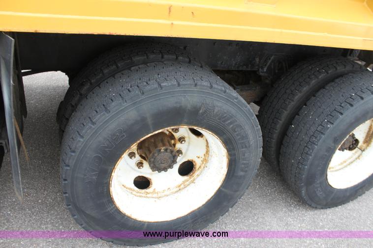 image for item D7632 1995 Ford LNT8000 tandem axle dump truck