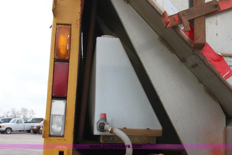 image for item D7632 1995 Ford LNT8000 tandem axle dump truck