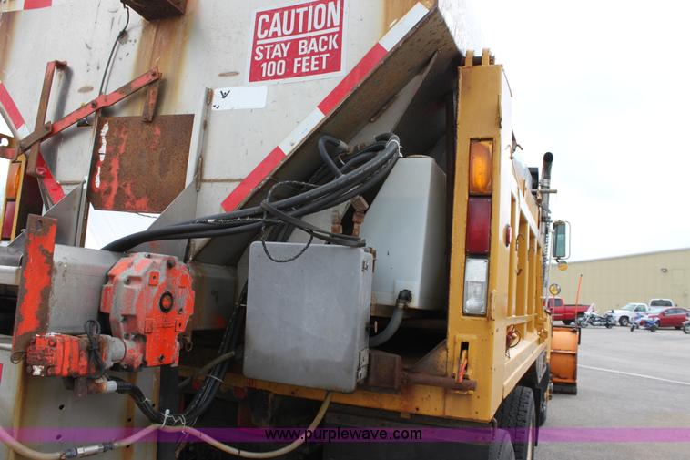 image for item D7632 1995 Ford LNT8000 tandem axle dump truck