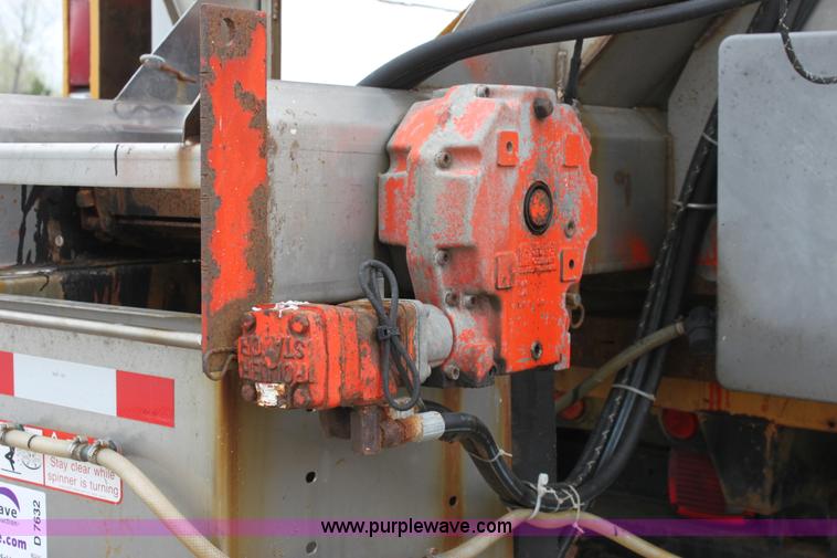 image for item D7632 1995 Ford LNT8000 tandem axle dump truck