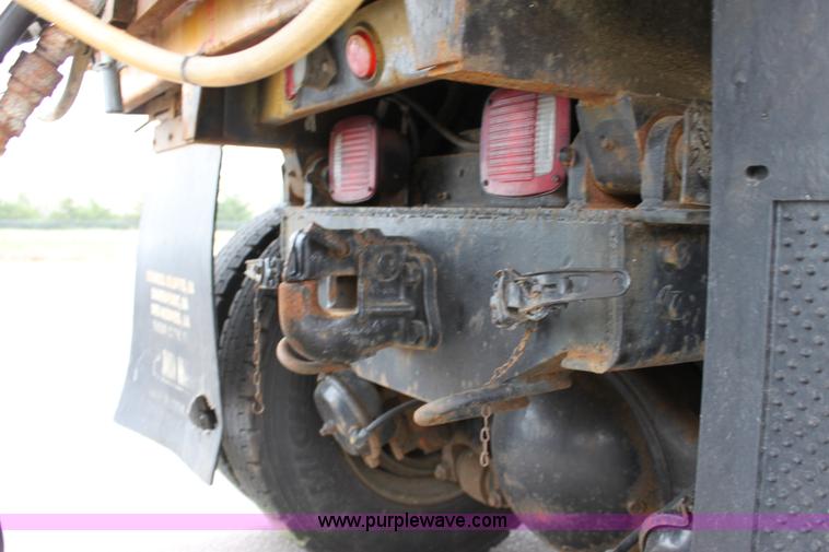 image for item D7632 1995 Ford LNT8000 tandem axle dump truck