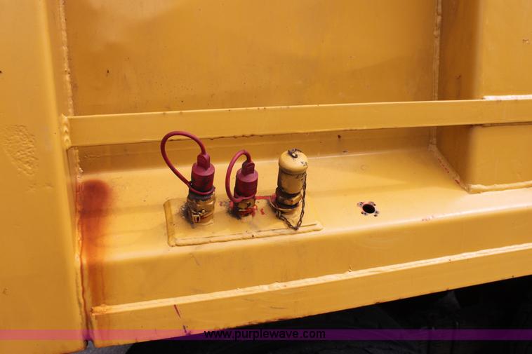 image for item D7632 1995 Ford LNT8000 tandem axle dump truck