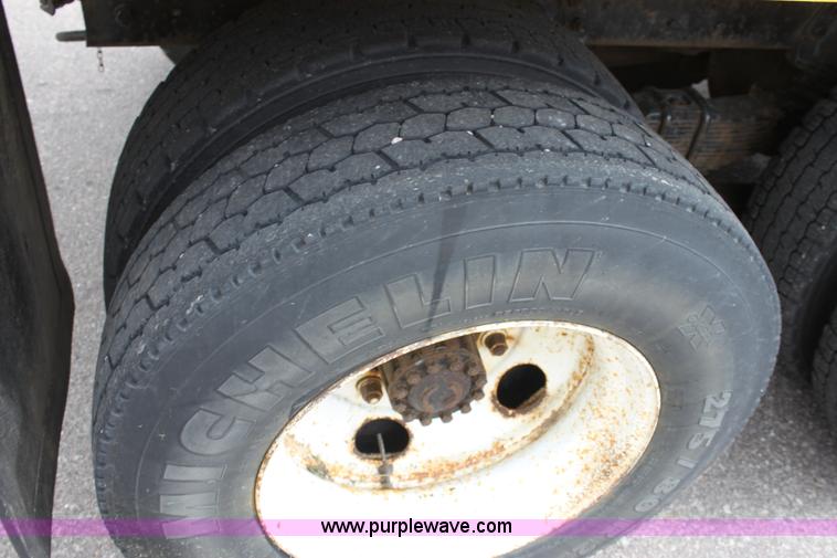 image for item D7632 1995 Ford LNT8000 tandem axle dump truck