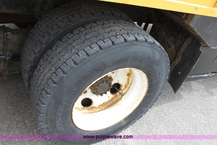 image for item D7632 1995 Ford LNT8000 tandem axle dump truck
