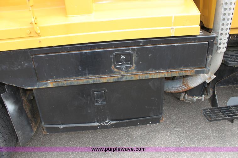 image for item D7632 1995 Ford LNT8000 tandem axle dump truck