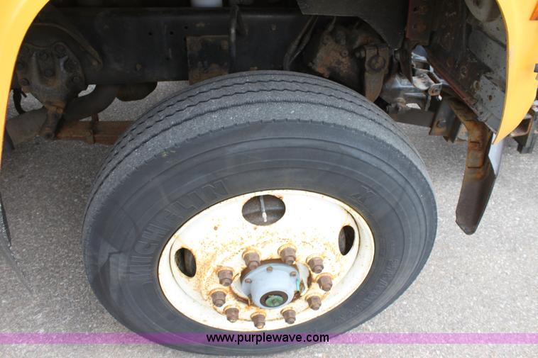 image for item D7632 1995 Ford LNT8000 tandem axle dump truck