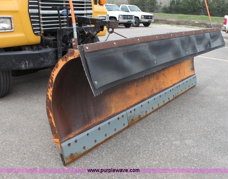 image for item D7632 1995 Ford LNT8000 tandem axle dump truck