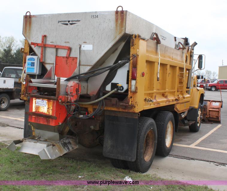 image for item D7633 1995 Ford LNT8000 tandem axle dump truck