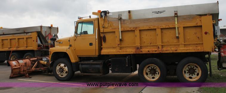 image for item D7633 1995 Ford LNT8000 tandem axle dump truck