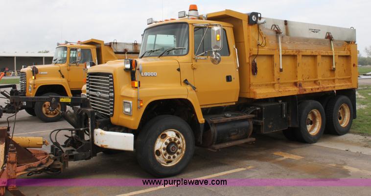 image for item D7633 1995 Ford LNT8000 tandem axle dump truck