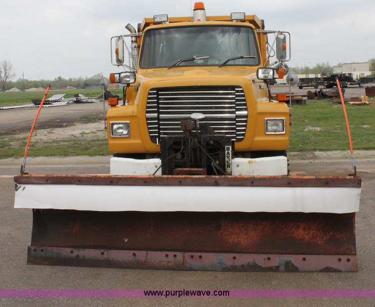 image for item D7633 1995 Ford LNT8000 tandem axle dump truck