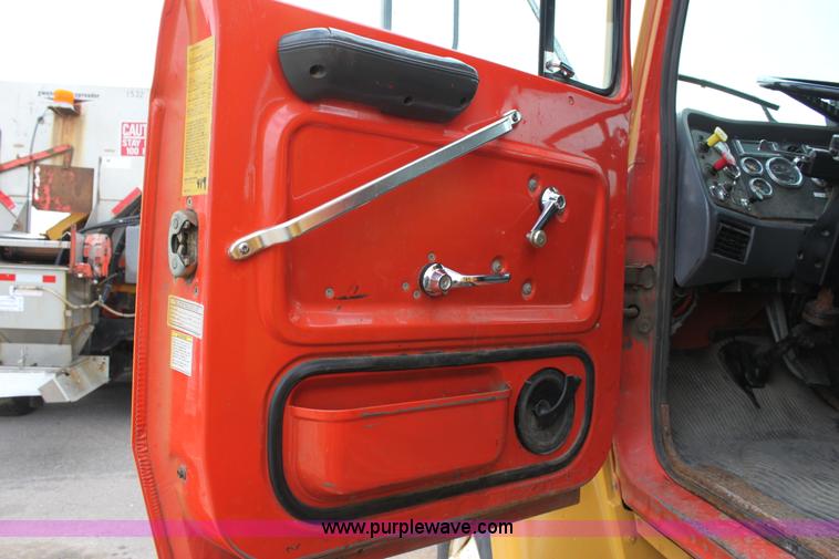 image for item D7633 1995 Ford LNT8000 tandem axle dump truck