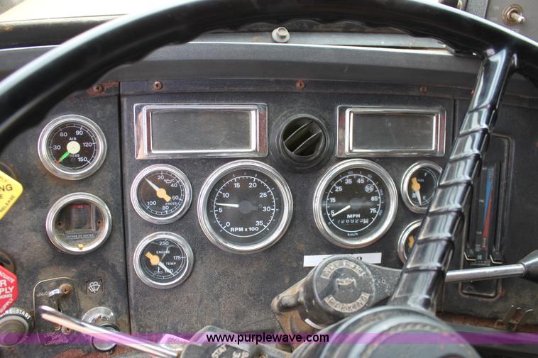 image for item D7633 1995 Ford LNT8000 tandem axle dump truck