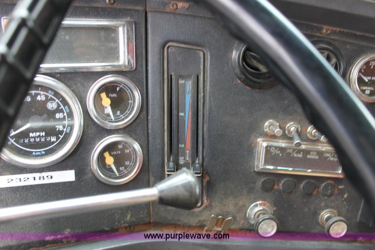 image for item D7633 1995 Ford LNT8000 tandem axle dump truck