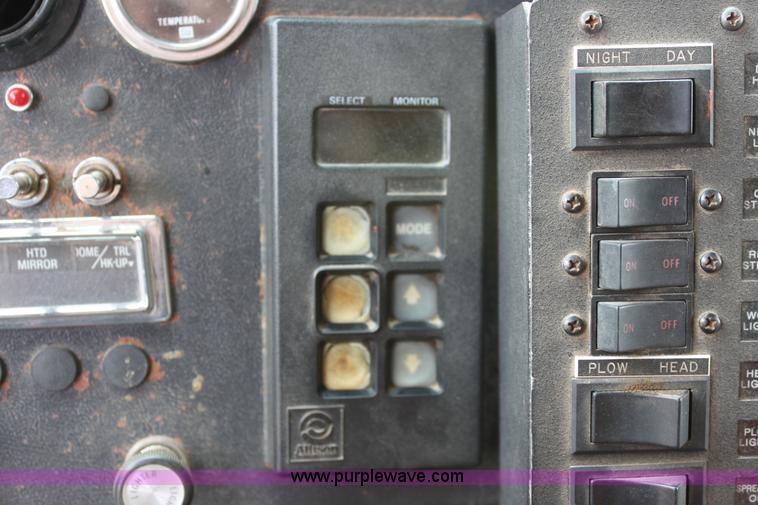 image for item D7633 1995 Ford LNT8000 tandem axle dump truck