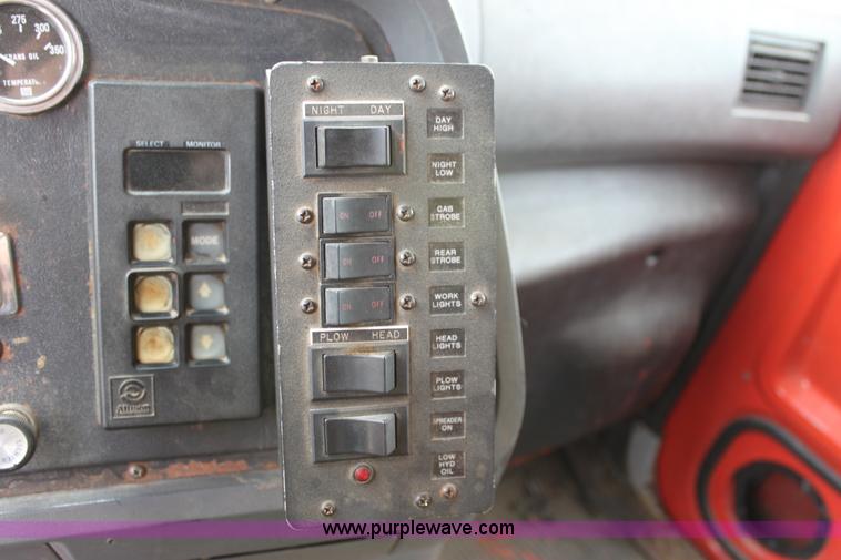 image for item D7633 1995 Ford LNT8000 tandem axle dump truck