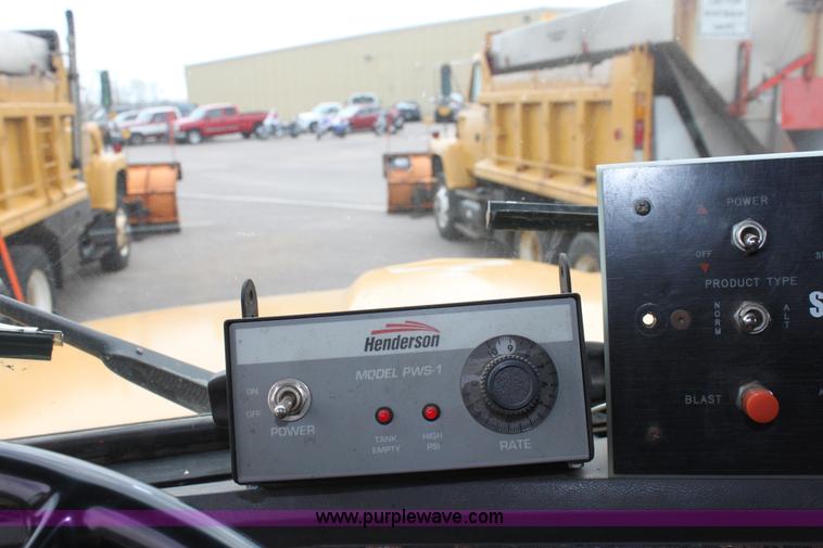 image for item D7633 1995 Ford LNT8000 tandem axle dump truck