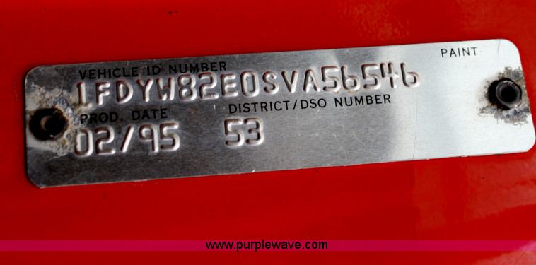 image for item D7633 1995 Ford LNT8000 tandem axle dump truck