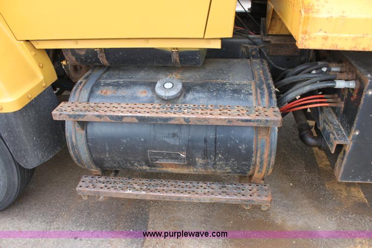 image for item D7633 1995 Ford LNT8000 tandem axle dump truck