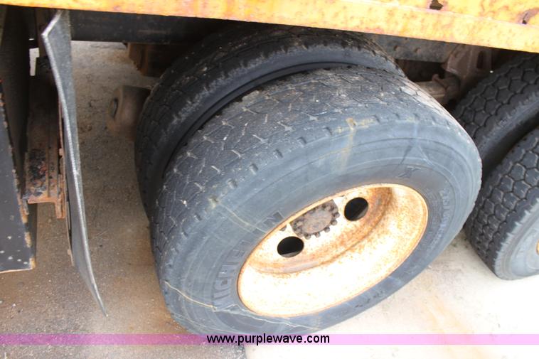 image for item D7633 1995 Ford LNT8000 tandem axle dump truck