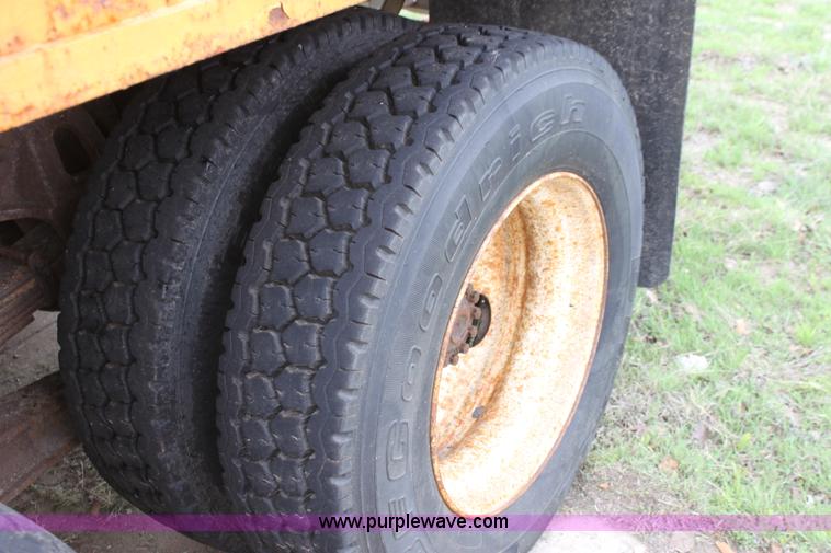 image for item D7633 1995 Ford LNT8000 tandem axle dump truck