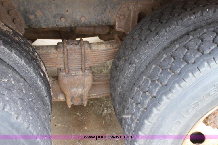 image for item D7633 1995 Ford LNT8000 tandem axle dump truck