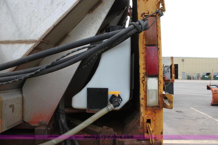 image for item D7633 1995 Ford LNT8000 tandem axle dump truck