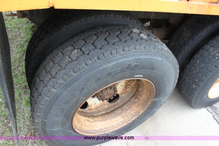 image for item D7633 1995 Ford LNT8000 tandem axle dump truck