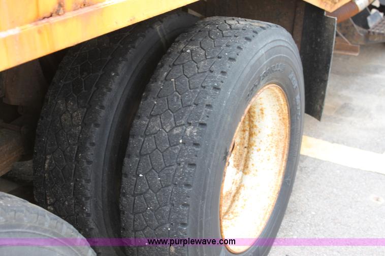 image for item D7633 1995 Ford LNT8000 tandem axle dump truck