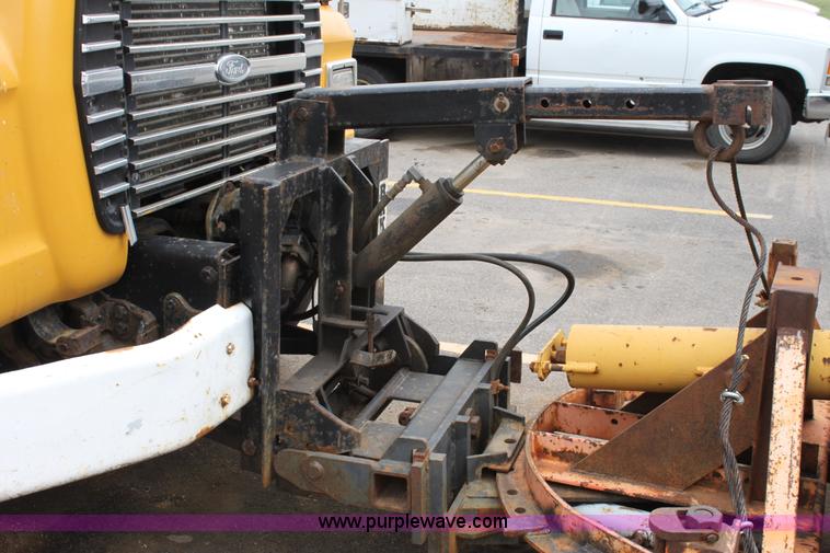 image for item D7633 1995 Ford LNT8000 tandem axle dump truck