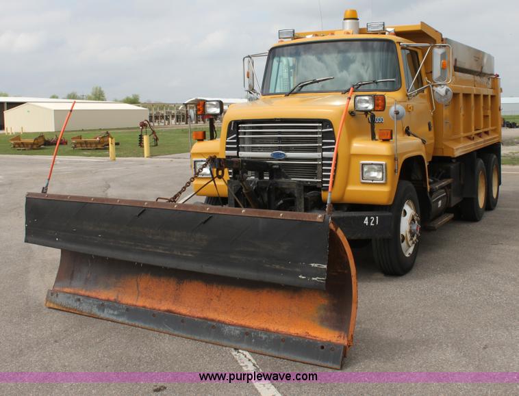 image for item D7634 1995 Ford LNT8000 tandem axle dump truck