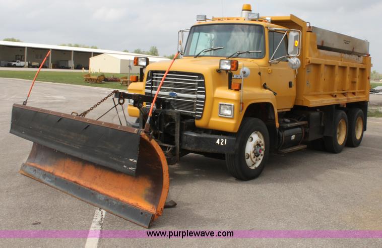 image for item D7634 1995 Ford LNT8000 tandem axle dump truck