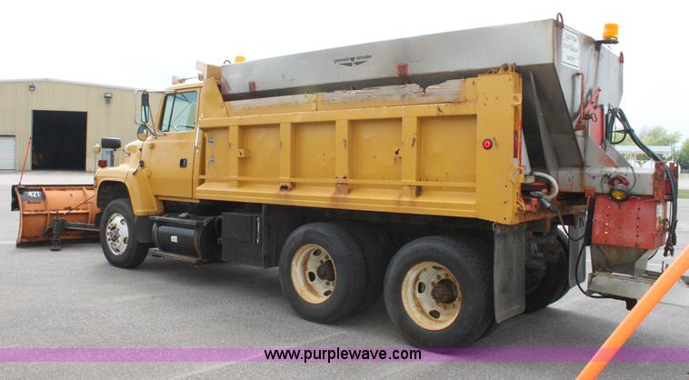 image for item D7634 1995 Ford LNT8000 tandem axle dump truck