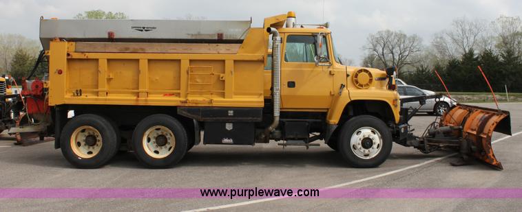 image for item D7634 1995 Ford LNT8000 tandem axle dump truck